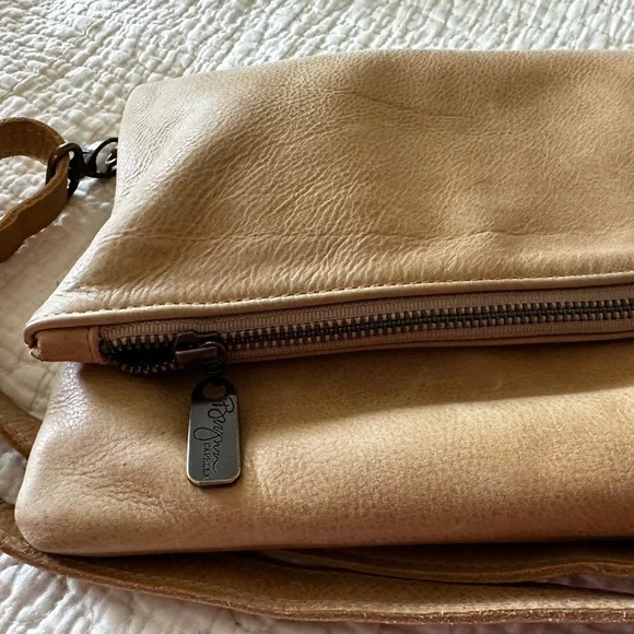 Authentic Brynn Capella Jenne Foldover Crossbody - tan (Gold Dust) MADE IN USA - Picture 12 of 16